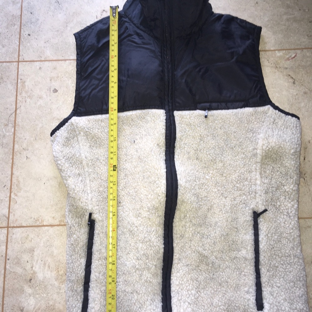 Sold! Gap vest - Picture 4 of 8